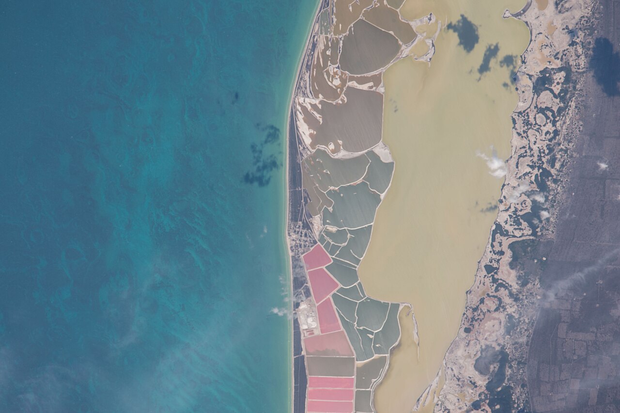 Las Coloradas Pink Lakes photo 3